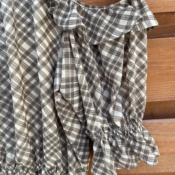 Max Studio Ruffle Top - Picture 3 of 10